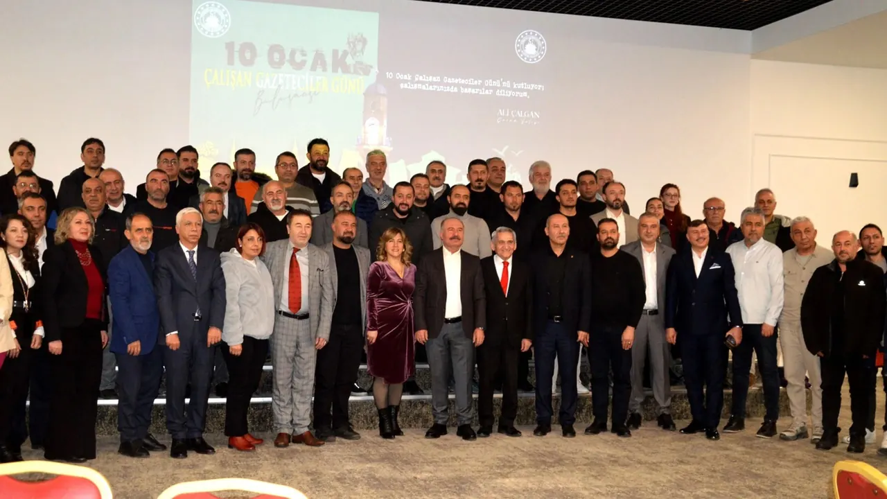 VALİ ÇALGAN, GAZETECİLERLE BULUŞTU: "ETİK İLKELERLE MESLEĞİNİ YAPAN TÜM GAZETECİLERİN GÜNÜ KUTLU OLSUN"