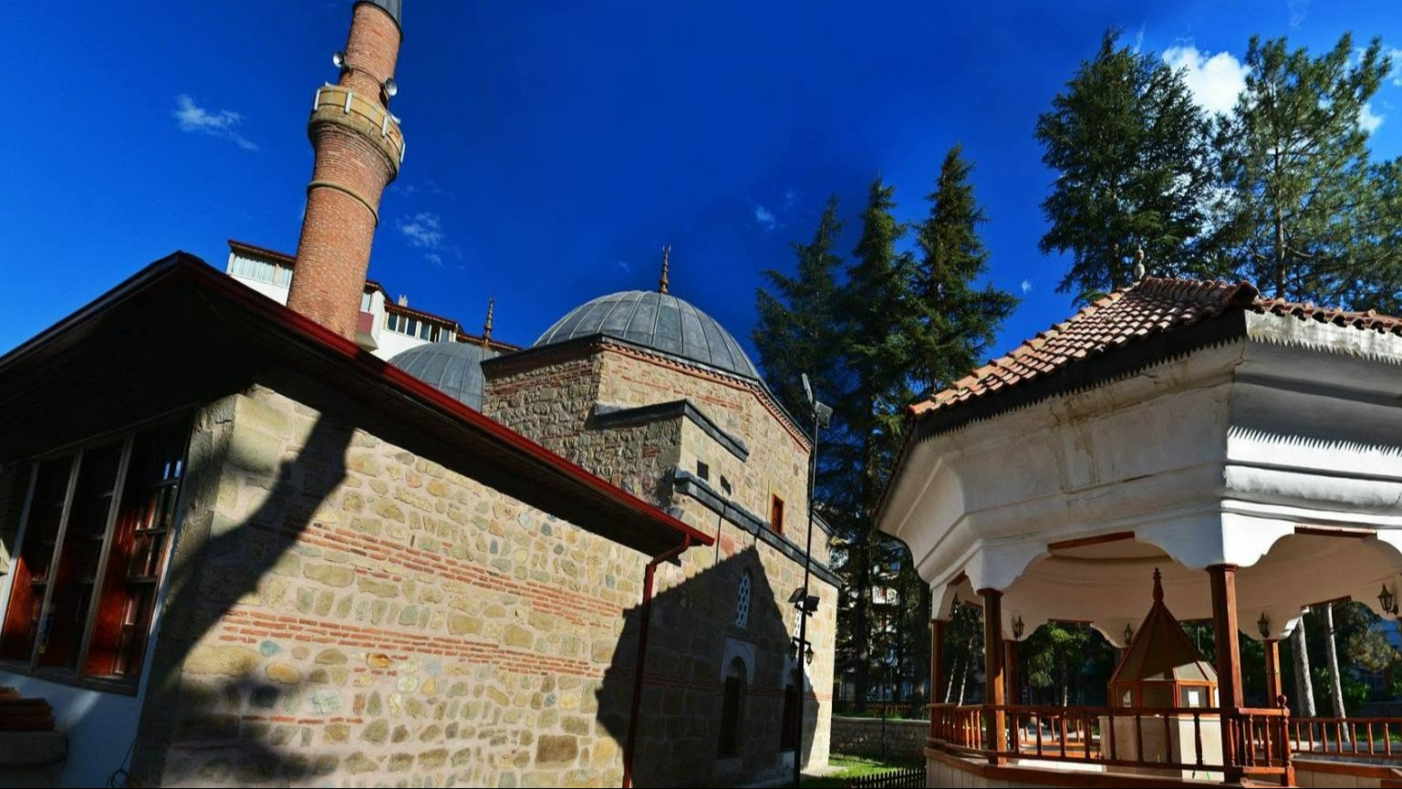 Şeyh Muhiddin Yavsi Camii ve Türbesi